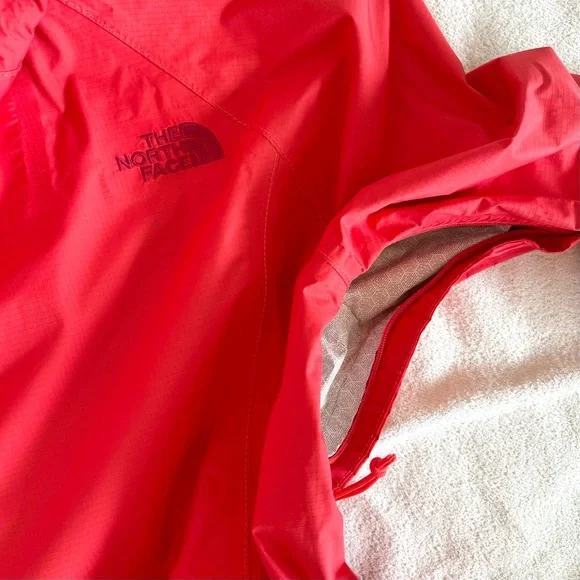 The North Face Venture Lightweight Rain Jacket - Picture 7 of 12